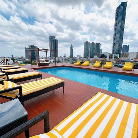 Miloft Sathorn Hotel - Sha Plus Certified Bangkok Luaran gambar Rooftop pool at the hotel