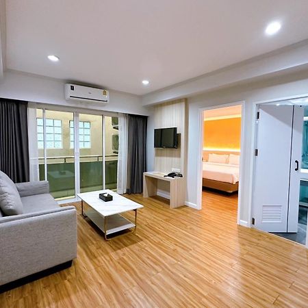 Miloft Sathorn Hotel - Sha Plus Certified Bangkok Luaran gambar A typical apartment in Bangkok, Thailand