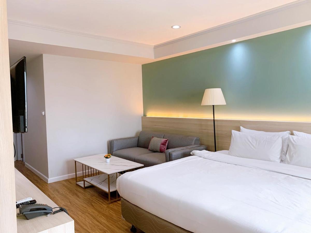 Miloft Sathorn Hotel - Sha Plus Certified Bangkok Luaran gambar Deluxe Room