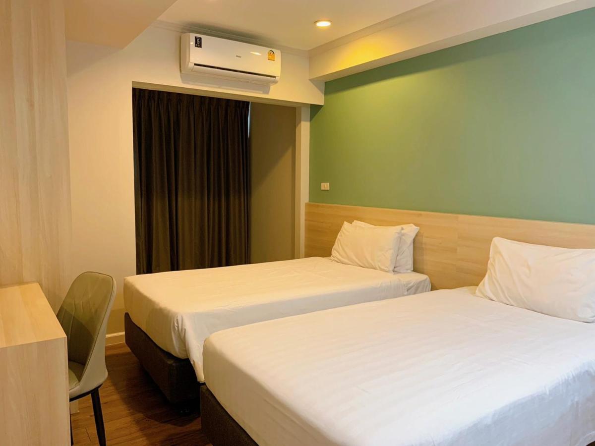 Miloft Sathorn Hotel - Sha Plus Certified Bangkok Luaran gambar A room at the hotel