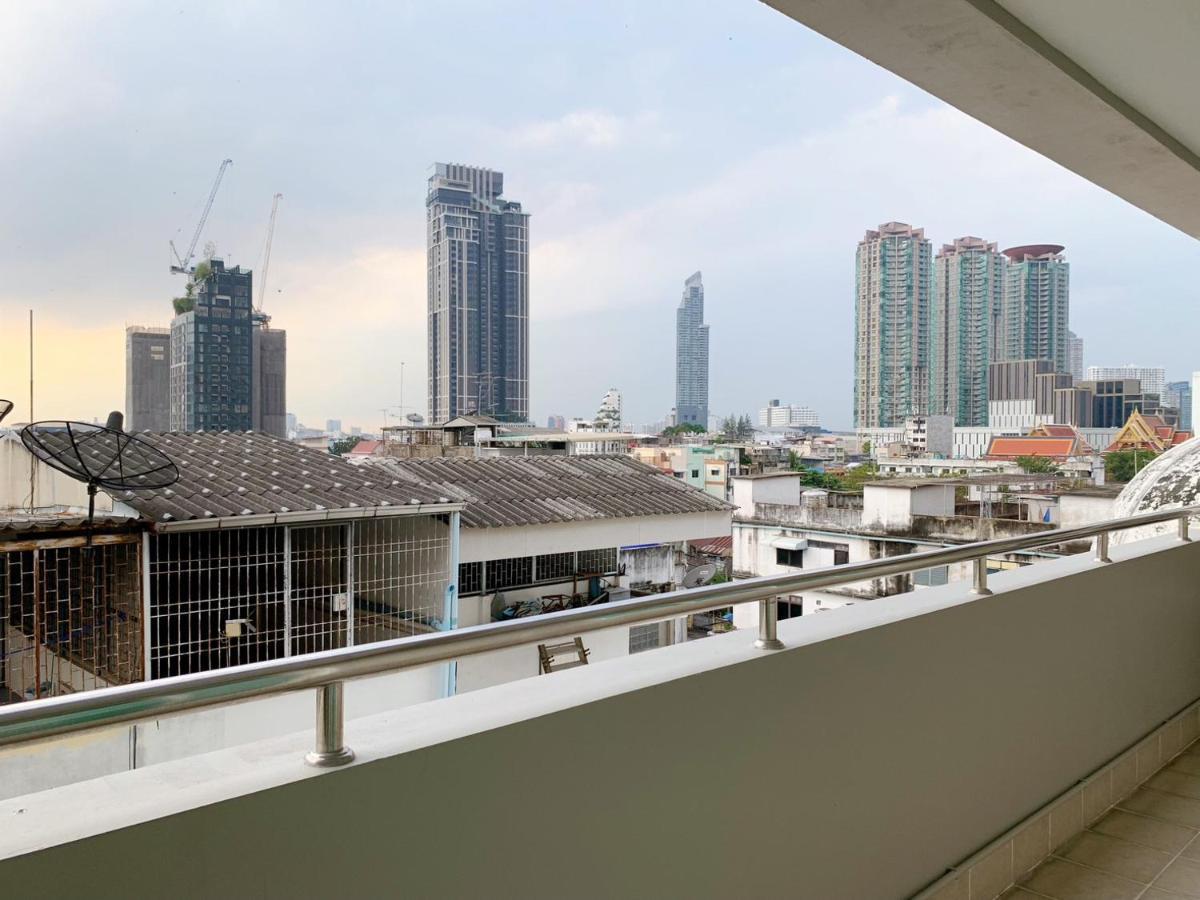 Miloft Sathorn Hotel - Sha Plus Certified Bangkok Luaran gambar View of the city from the rooftop of the hotel