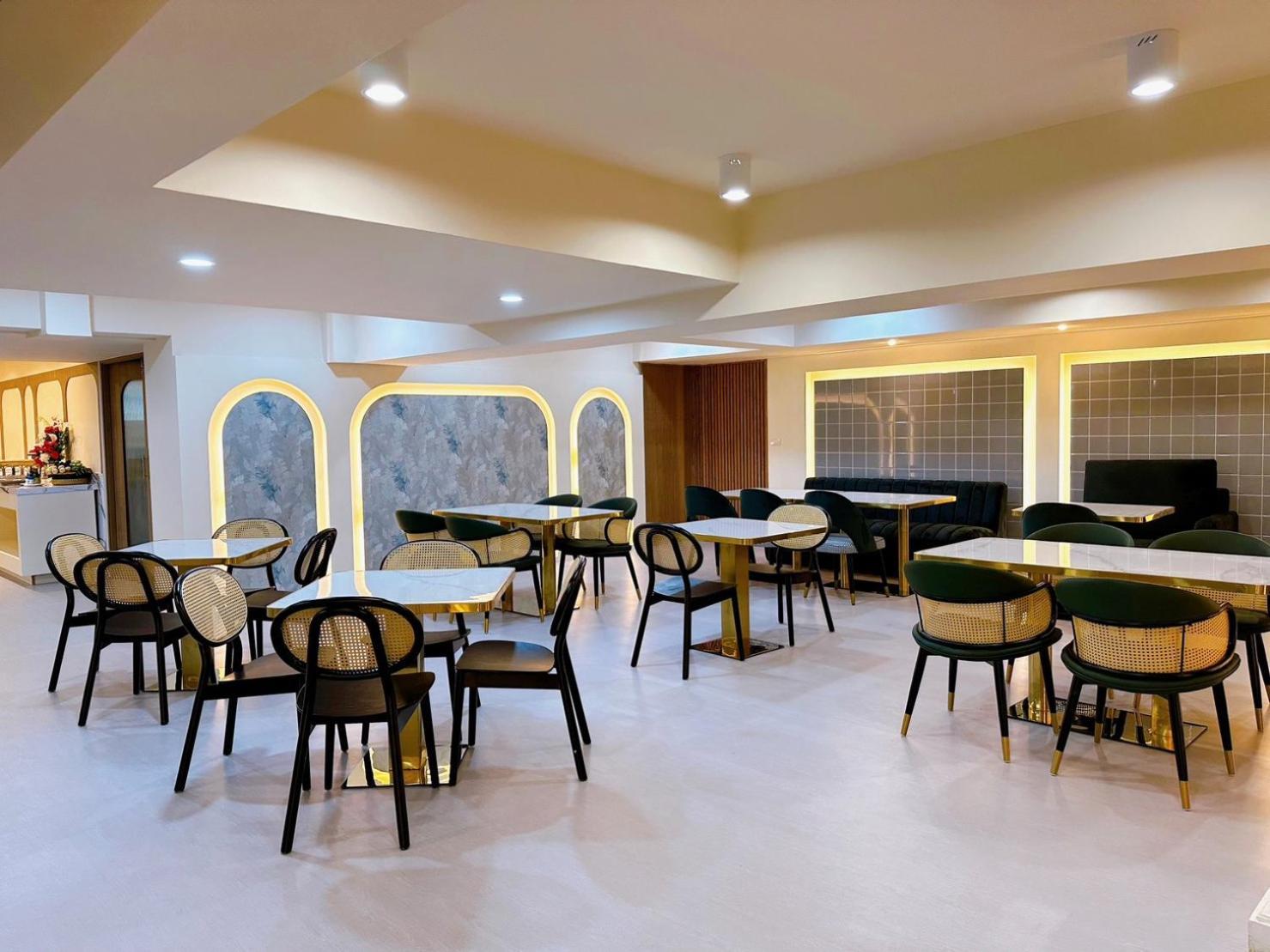Miloft Sathorn Hotel - Sha Plus Certified Bangkok Luaran gambar The lounge at the airport