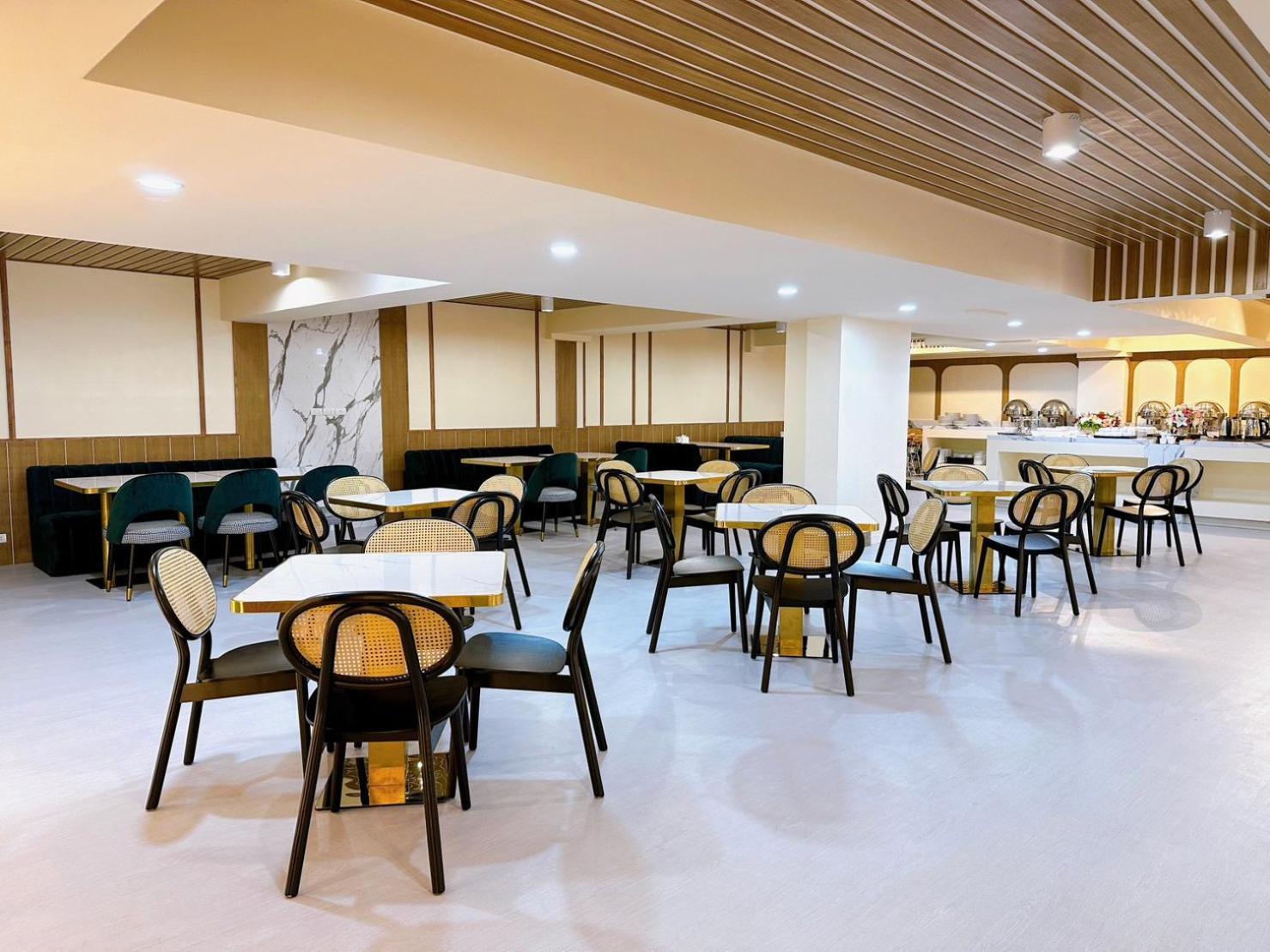 Miloft Sathorn Hotel - Sha Plus Certified Bangkok Luaran gambar The interior of the lounge