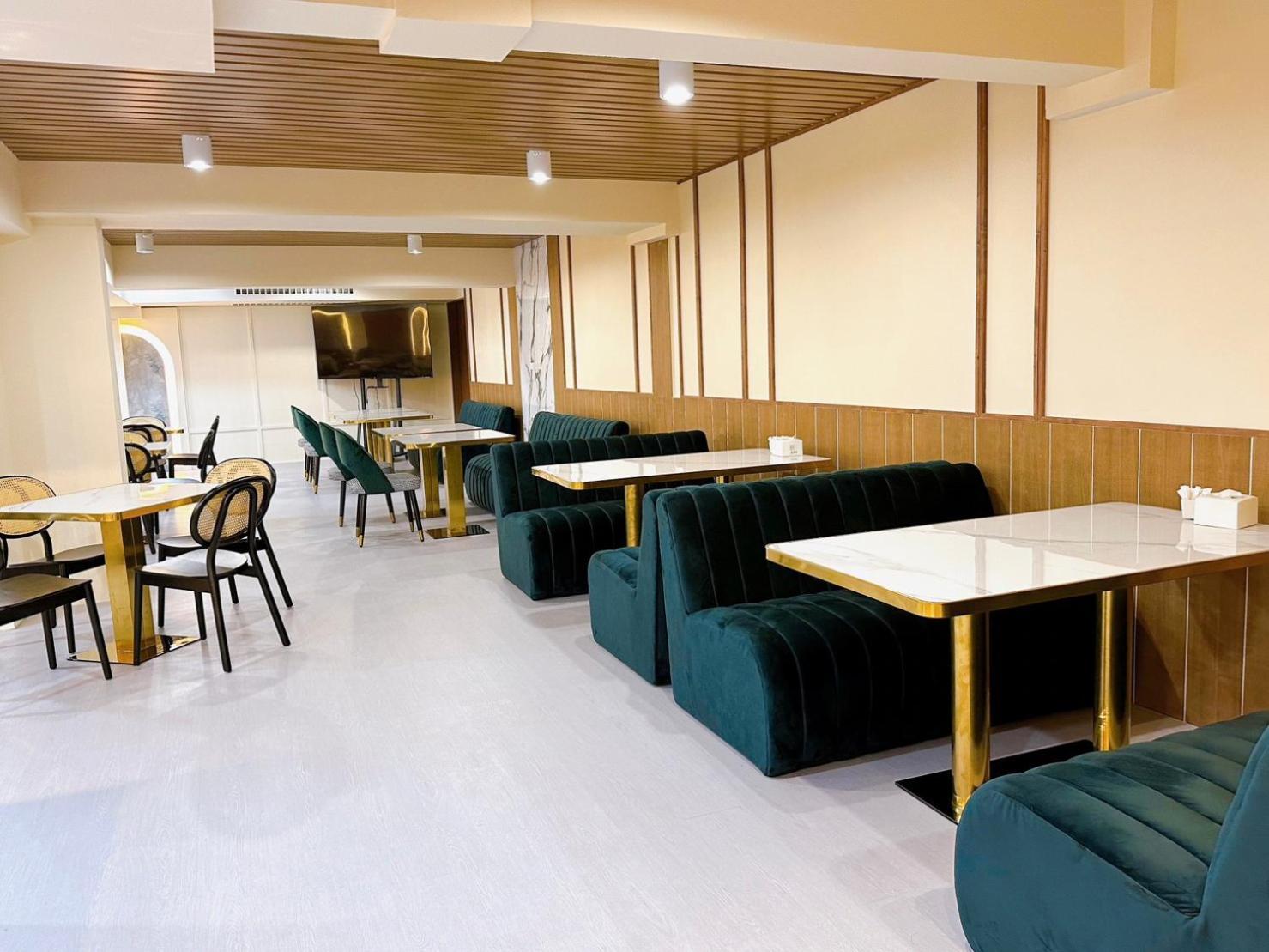 Miloft Sathorn Hotel - Sha Plus Certified Bangkok Luaran gambar The interior of a restaurant in the United Arab Emirates