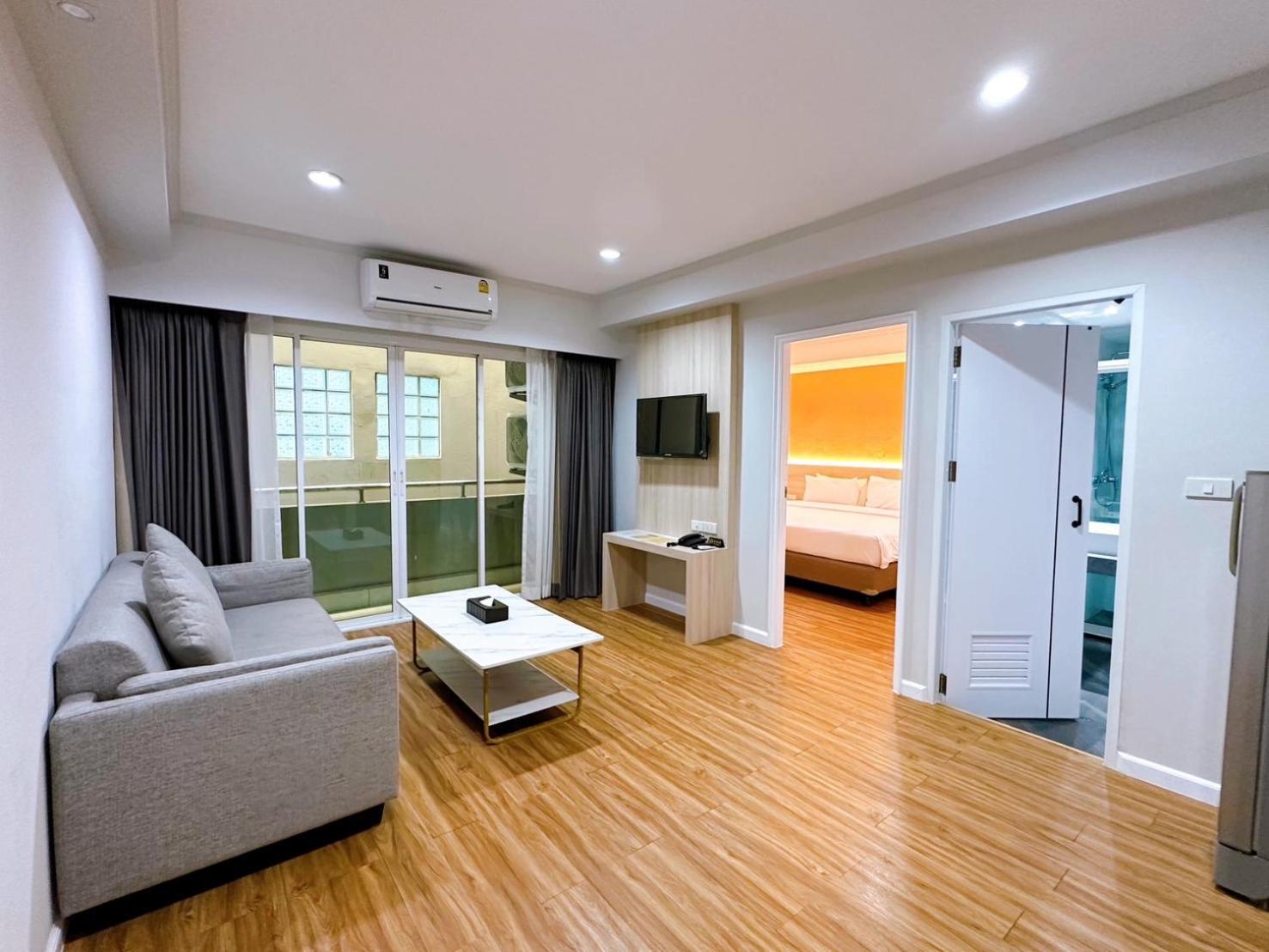 Miloft Sathorn Hotel - Sha Plus Certified Bangkok Luaran gambar A typical apartment in Bangkok, Thailand